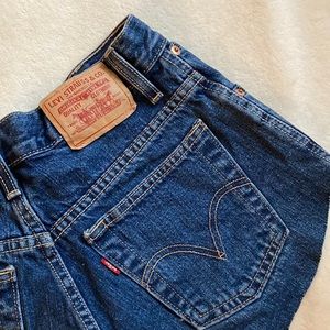 Levi’s cutoff shorts - 2 for 20! 💋